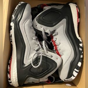 Adidas D Rose 5 Boost (M8.5/W10)